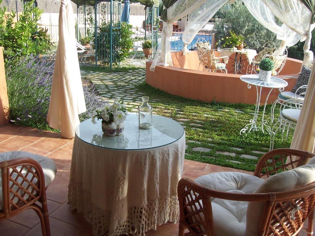 Laurel De La Reina Bed & Breakfast - Boutique ลาซูเบีย ภายนอก รูปภาพ