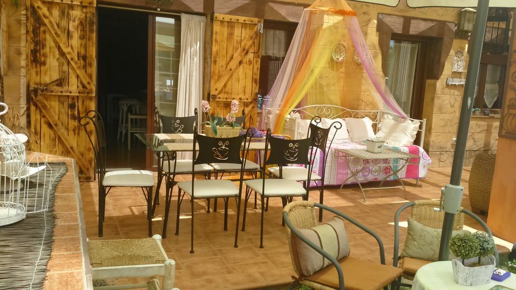 Laurel De La Reina Bed & Breakfast - Boutique ลาซูเบีย ภายนอก รูปภาพ