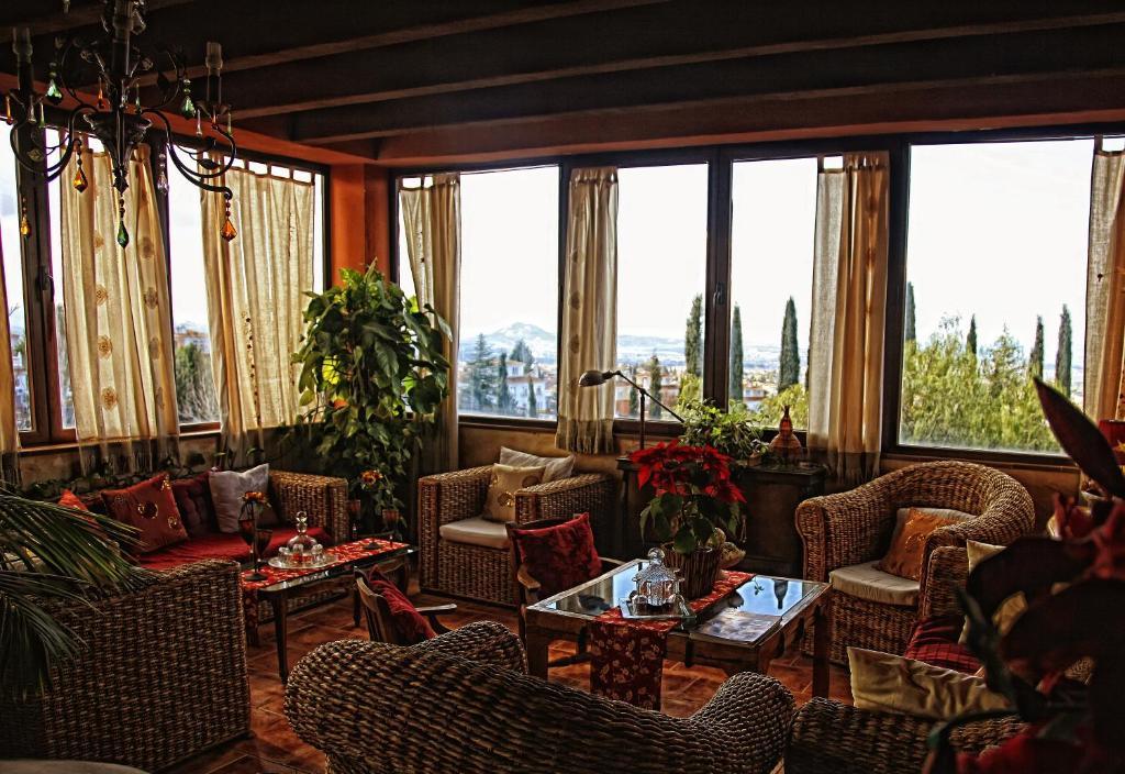 Laurel De La Reina Bed & Breakfast - Boutique ลาซูเบีย ภายนอก รูปภาพ